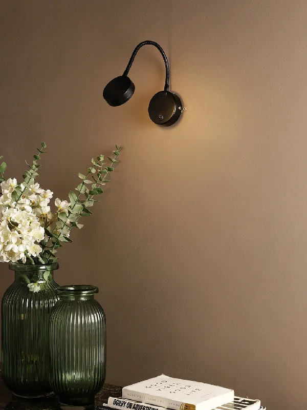 Arnel D Wall Light