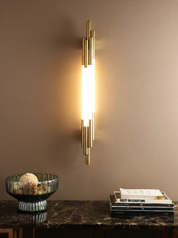 Astrik Wall Light