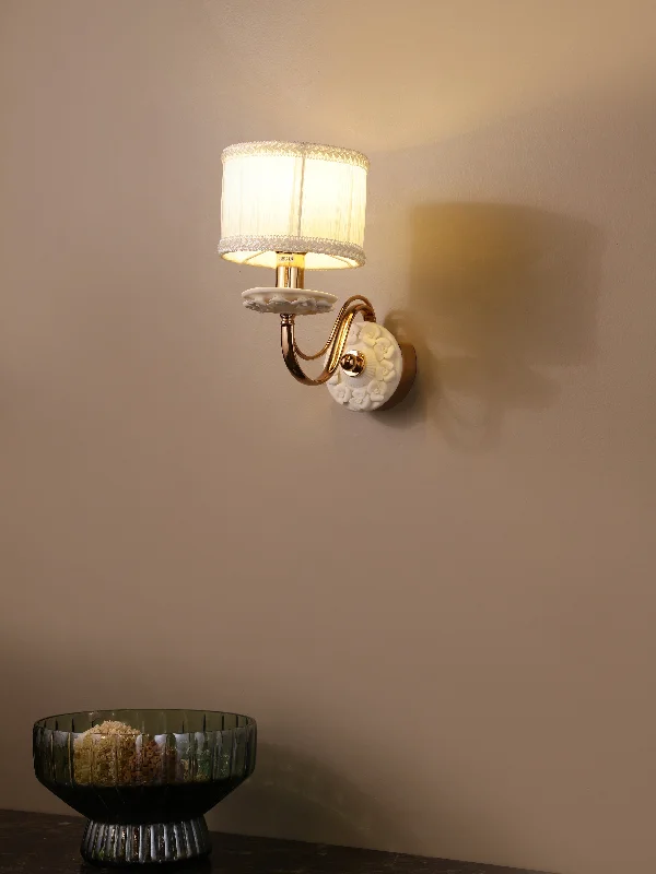 Dimwood Wall Light