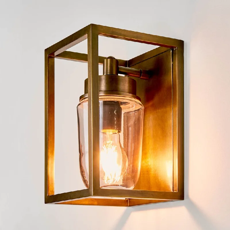 Wellington Wall Lamp Outdoor in Brass