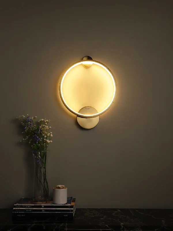 Lloyd M Wall Light