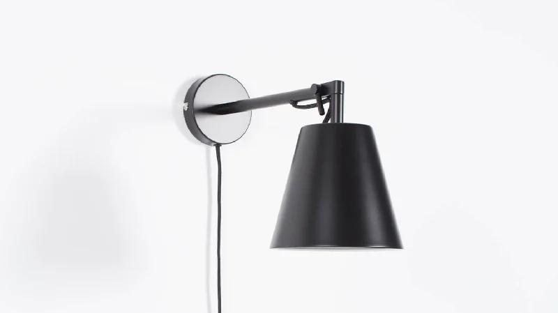 petrie wall lamp